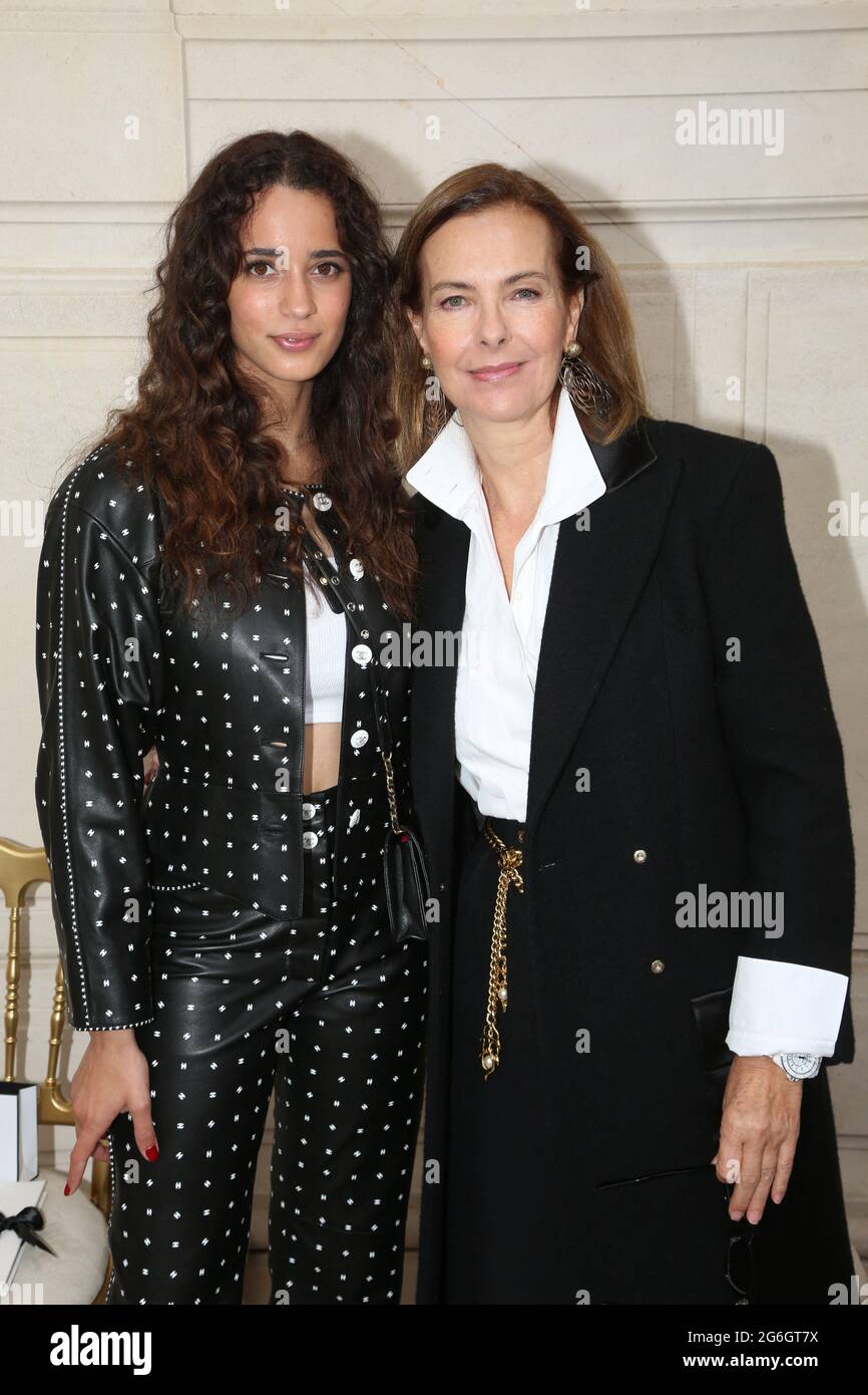 Paris, France. 6 juillet 2021. Iman Perez et Carole bouquet lors du salon  de la mode Chanel haute Couture dans le cadre de la semaine de la mode de  Paris automne/hiver 2021-2022