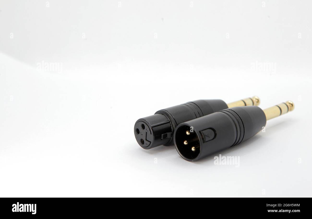Convertisseur XLR vers arrière-plan blanc isolé 6,5 mm Banque D'Images
