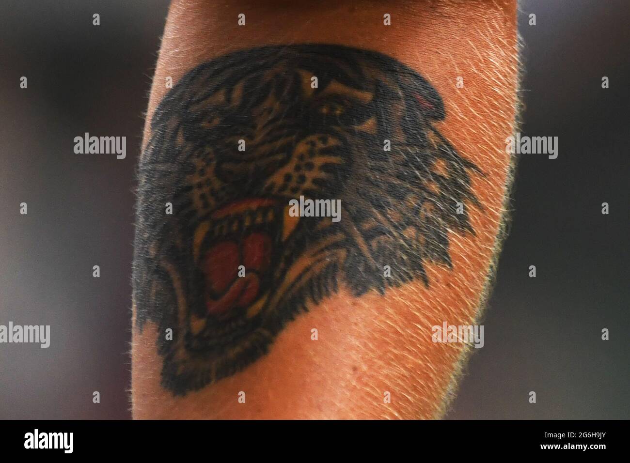 Londres, GBR. 06e juillet 2021. London Wimbledon Championships Day 8 06/07/2021 Aryna Sabalenka(BLR) affiche son tatouage dans le quart de finale match contre l'ont Jabeur (TUN) Credit: Roger Parker/Alay Live News Banque D'Images