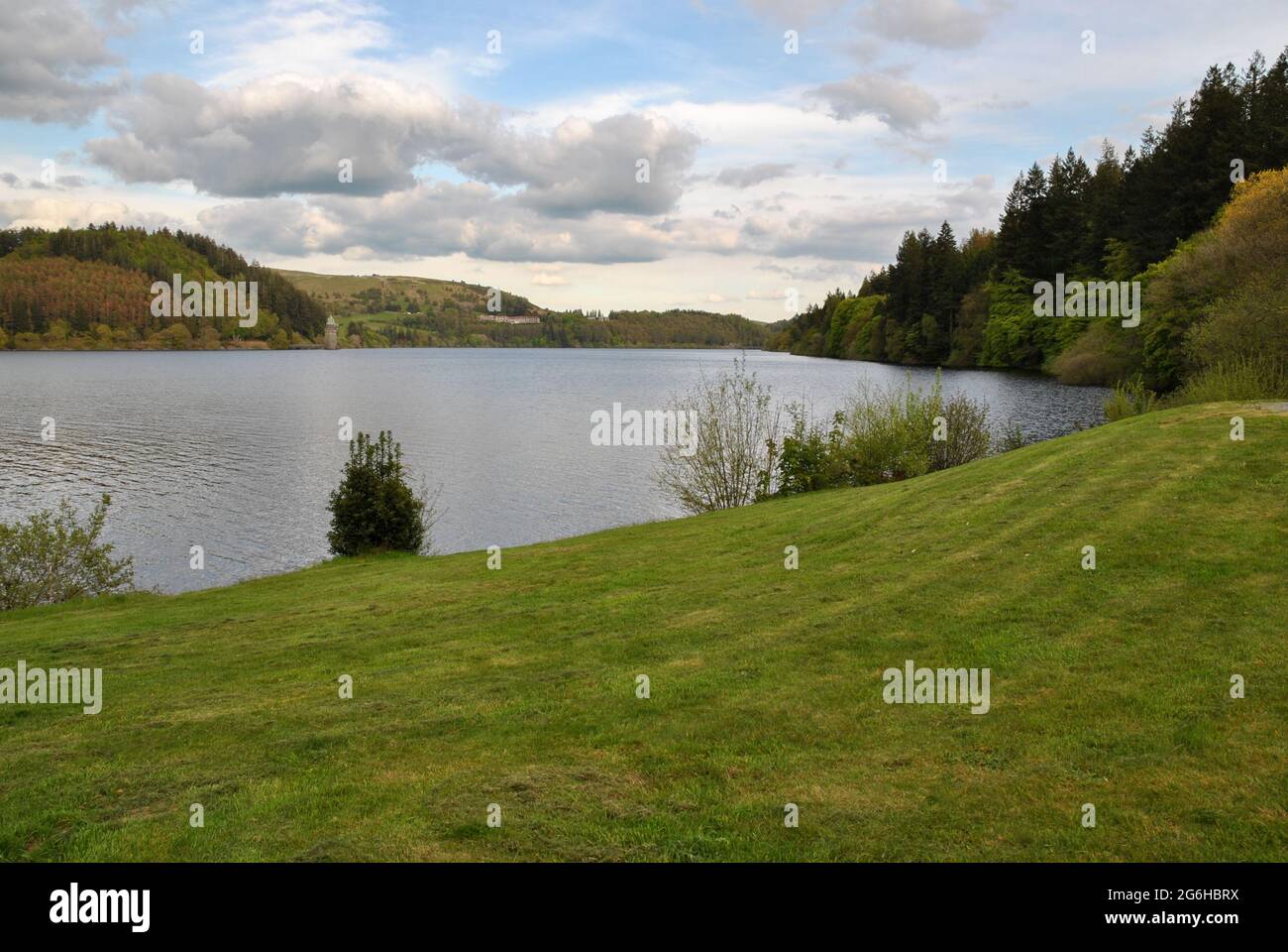 Le lac Vyrnwy est un réservoir de Powys, au pays de Galles, créé en 1888 en inondant la tête de la rivière Vyrnwy Banque D'Images