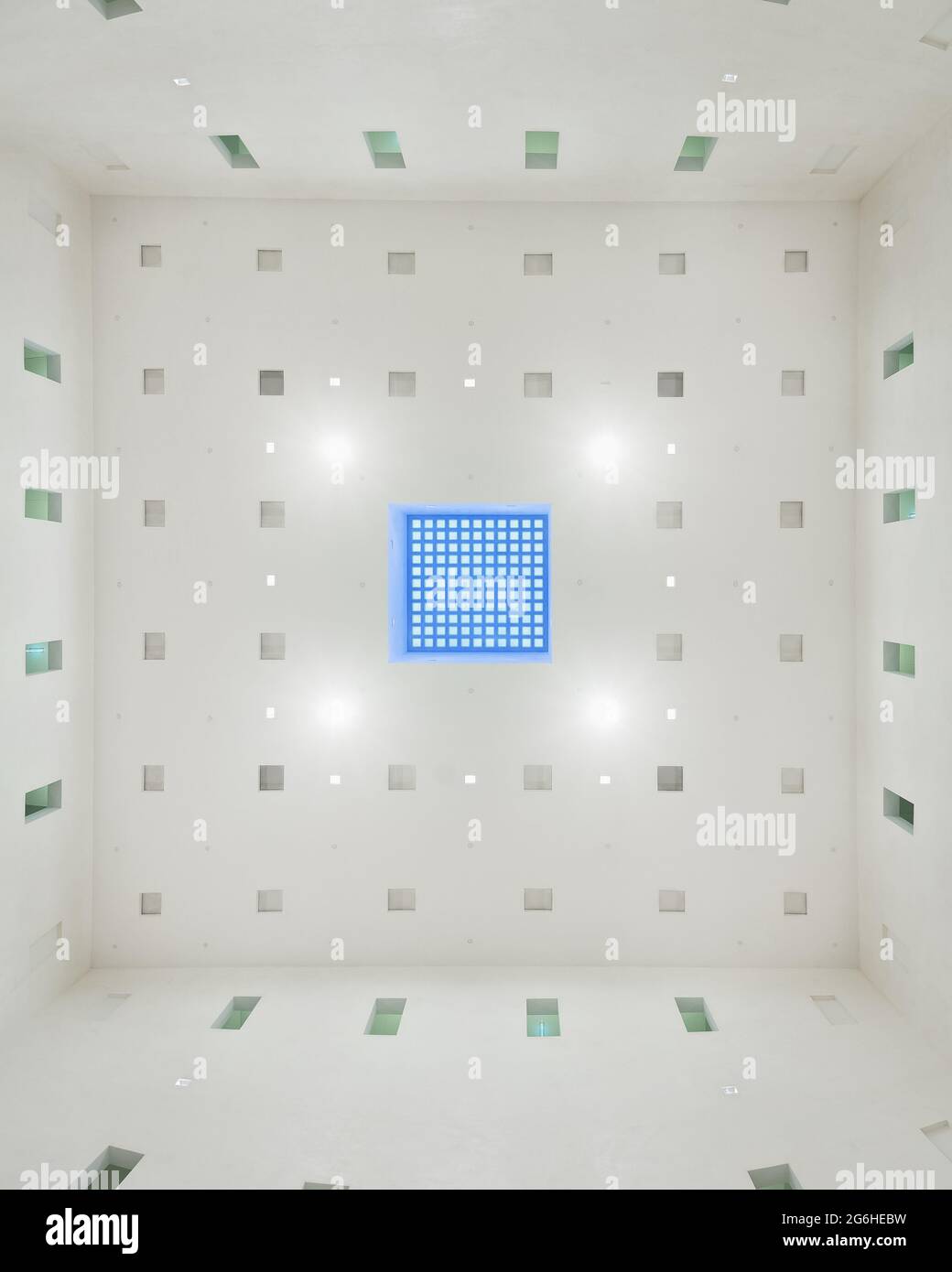 Stuttgart public Library Interior - Central Hall Ceiling (Stadtbibliothek Stuttgart) - Stuttgart, Allemagne Banque D'Images Stuttgart public Library Interior - Central Hall Ceiling (Stadtbibliothek Stuttgart) - Stuttgart, Allemagne Banque D'Images