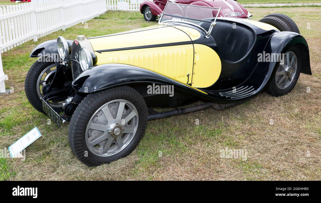 Vue des trois quarts avant de l'a 1932, Bugatti Type 55, exposée au salon de l'auto de Londres 2021 Banque D'Images