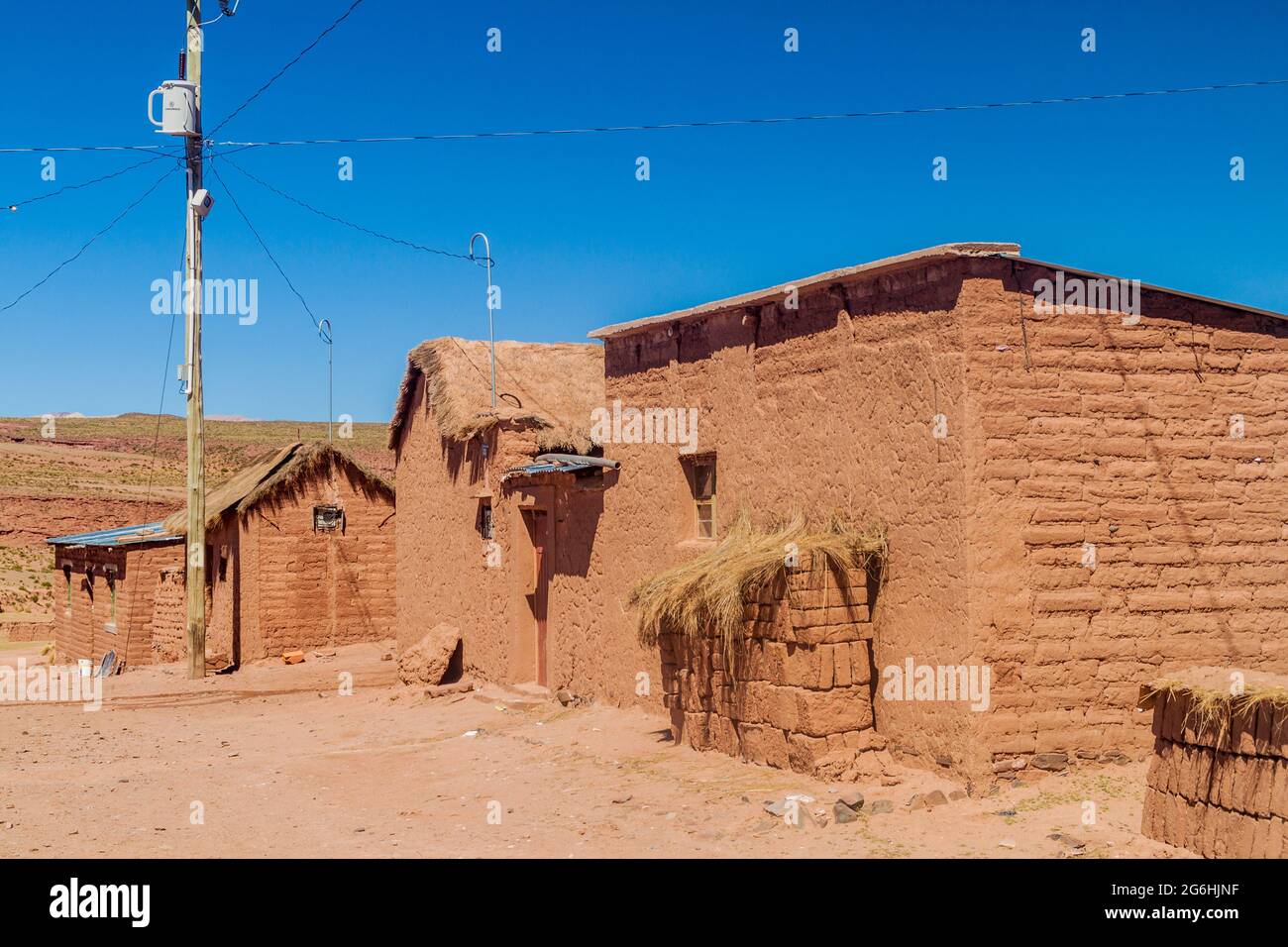 Maisons Adobe dans le village de Cerrillos sur l'Altiplano bolivien Banque D'Images