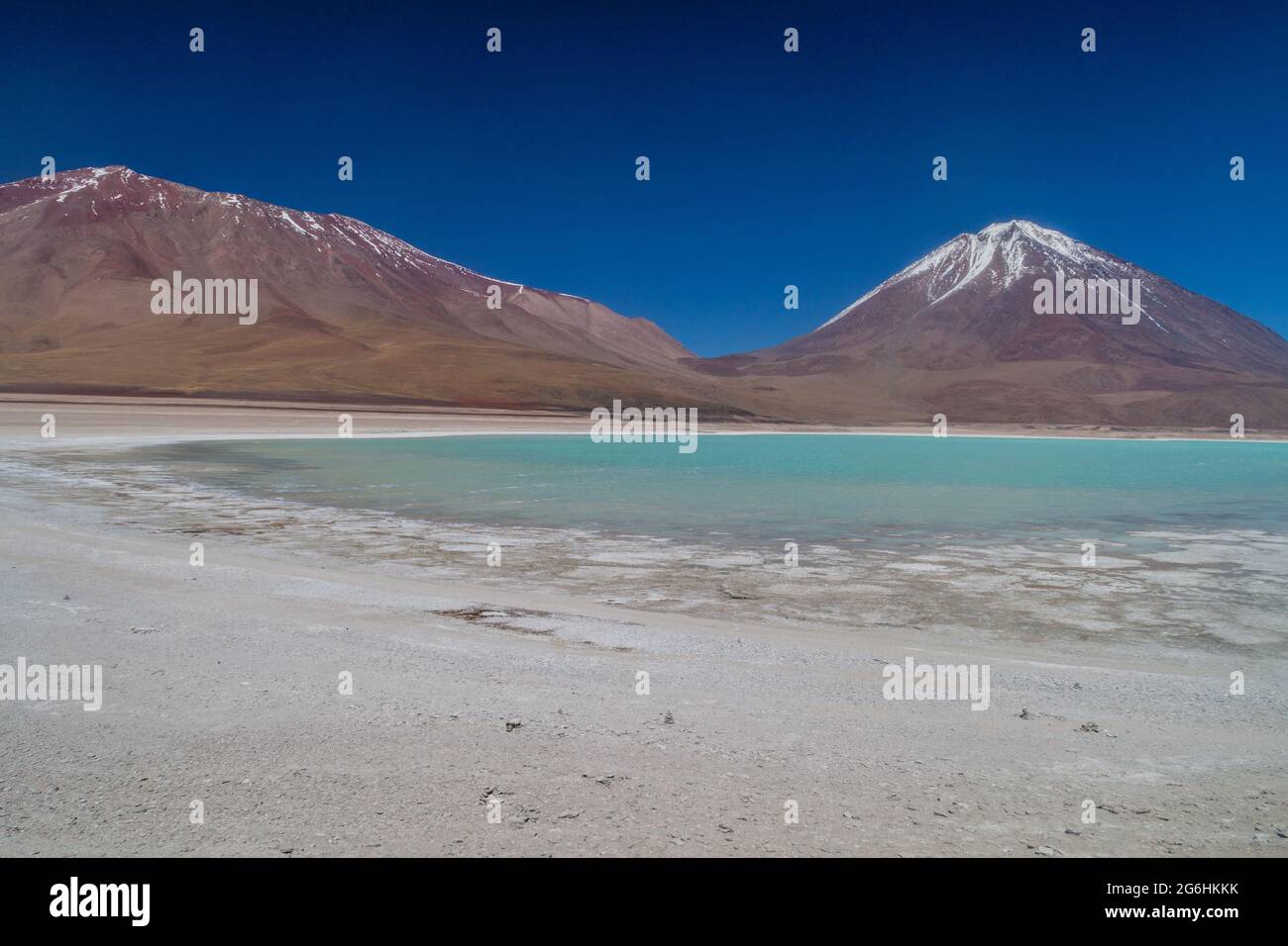 Lac Laguna Verde et volcan Licancabur dans la réserve nationale de faune Andina Eduardo Avaroa zone protégée, Bolivie Banque D'Images