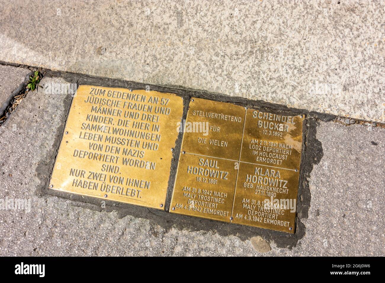 Wien, Vienne: Stolperstéine; littéralement «pierre de ventre», métaphoriquement un «bloc de ventre») est un cube de béton de taille moyenne de dix centimètres (3.9 in) Banque D'Images