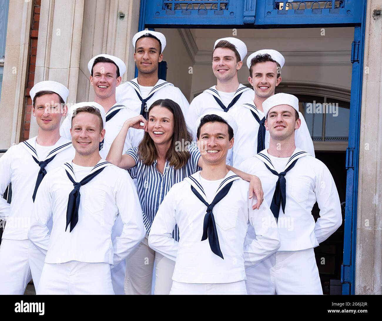 Londres, Royaume-Uni. 06e juillet 2021. Sutton Foster pose avec des marins à tout ce qui va photocall à WAC Arts à Londres. Crédit : SOPA Images Limited/Alamy Live News Banque D'Images