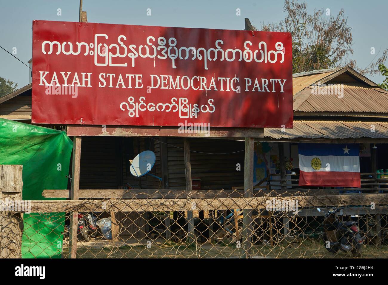 Plakat der Demokratischen Partei des Kayah Staat, Parti démocratique d'État de Kayah, Partei, Januar 2020, Loi-kaw, Kayah-Staat, Myanmar Banque D'Images