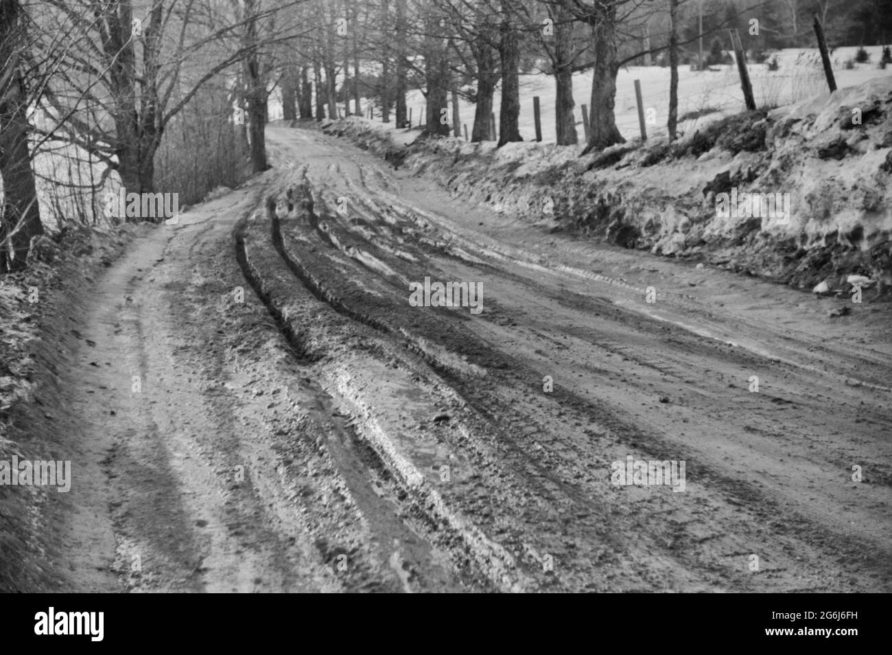 Route boueuse après dégel, près de Stowe, Vermont, vers 1940 Banque D'Images