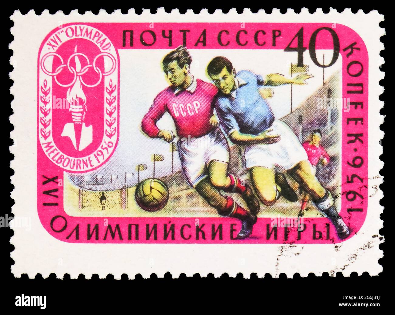 MOSCOU, RUSSIE - 21 MARS 2020 : timbre-poste imprimé en Union soviétique montre les joueurs de football, Jeux Olympiques 1956 - série Melbourne, vers 1957 Banque D'Images