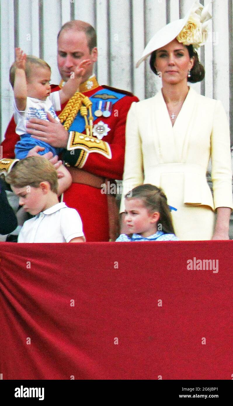 Prince William & Family, Londres royaume-uni : 8 juin 2019 - Prince William Kate Middleton avec Prince George, prince Louis Princess Charlotte Trooping la couleur Banque D'Images