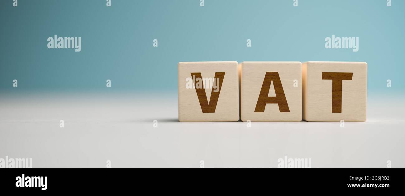 Blocs de jouets en bois formant le mot « tva » - concept de taxe sur la valeur ajoutée Banque D'Images