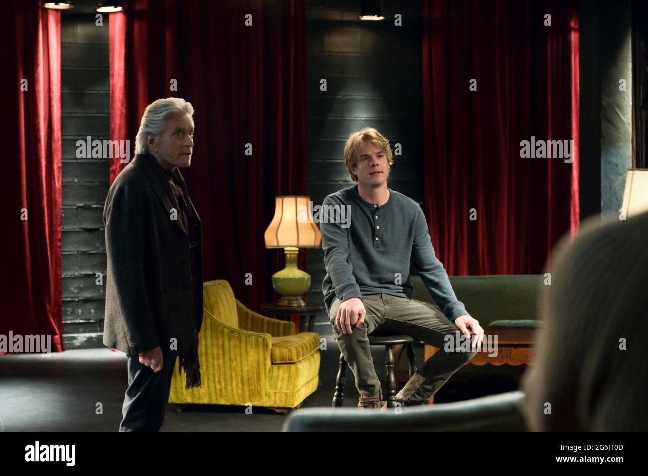 La Méthode Kominsky Saison 4 LA MÉTHODE KOMINSKY, de gauche à droite: Michael Douglas, Graham Rogers,  Chapitre 17', (saison 3, ep. 301, diffusé le 28 mai 2021). Photo: ©Netflix  / Courtesy Everett Collection Photo Stock - Alamy