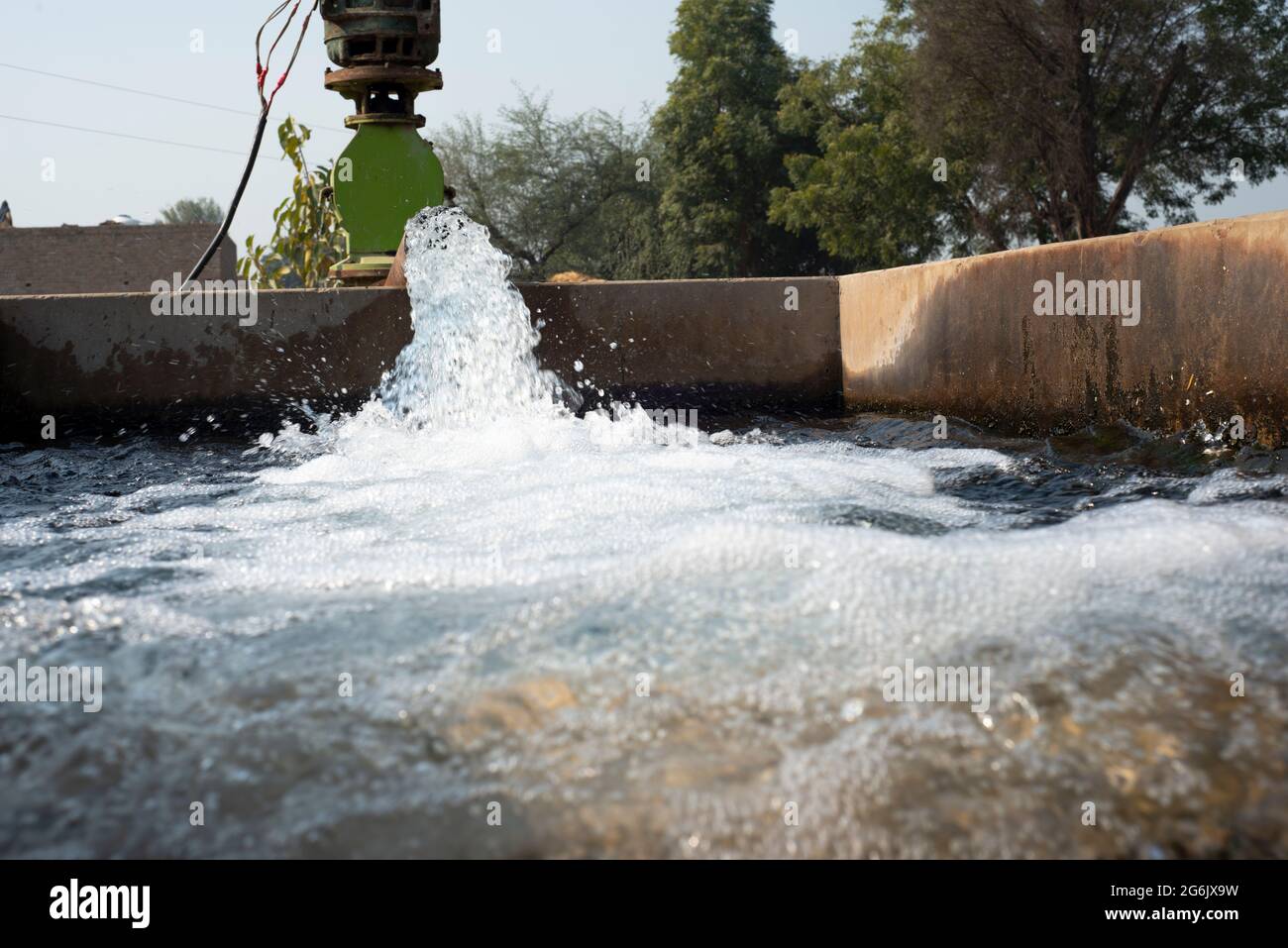 Pompe à turbine, système d'irrigation de campagne dans le district de Pakpatan, Punjab, Pakistan Banque D'Images