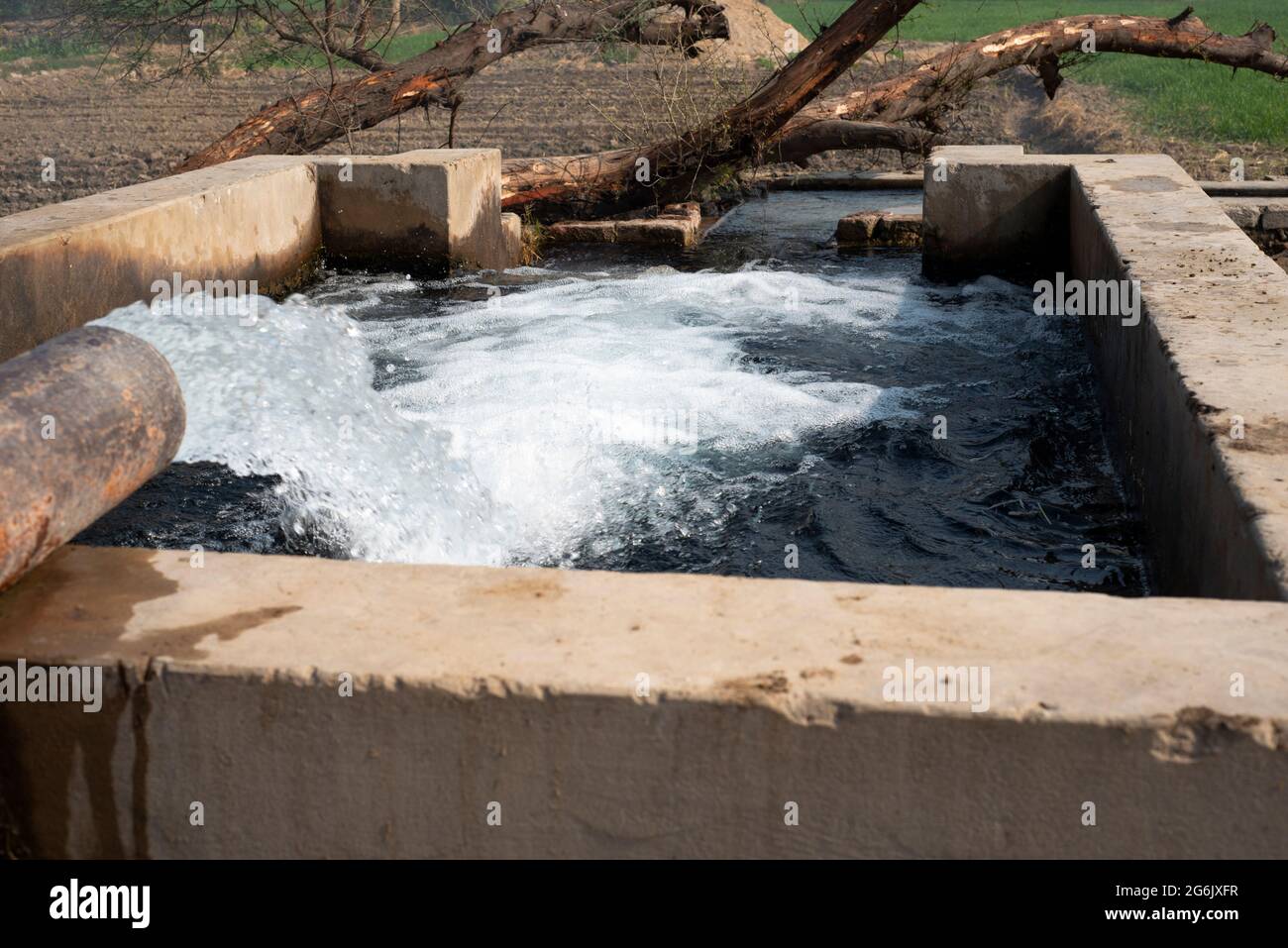 Pompe à turbine, système d'irrigation de campagne dans le district de Pakpatan, Punjab, Pakistan Banque D'Images