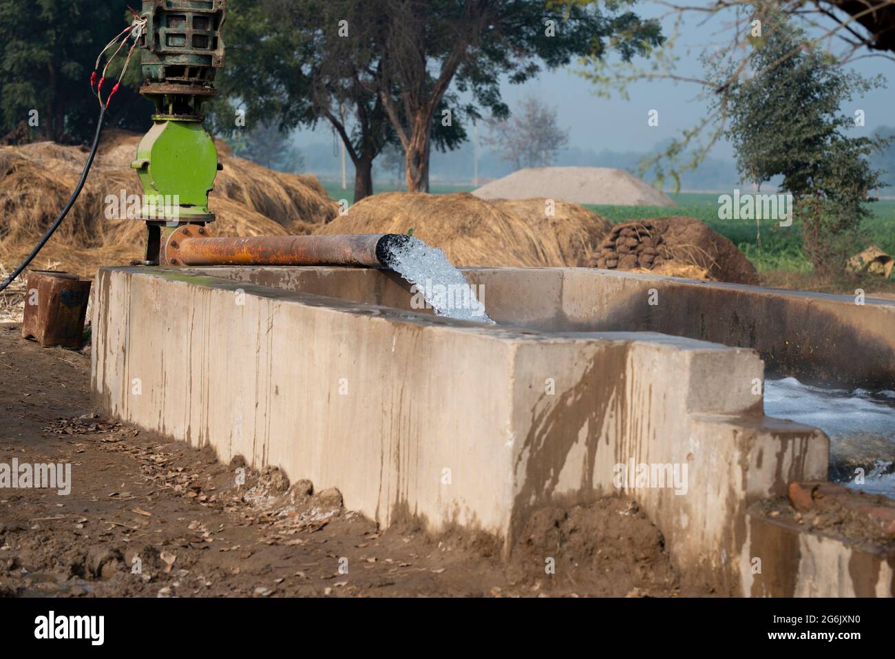 Pompe à turbine, système d'irrigation de campagne dans le district de Pakpatan, Punjab, Pakistan Banque D'Images