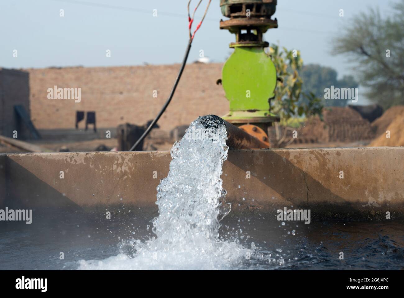 Pompe à turbine, système d'irrigation de campagne dans le district de Pakpatan, Punjab, Pakistan Banque D'Images