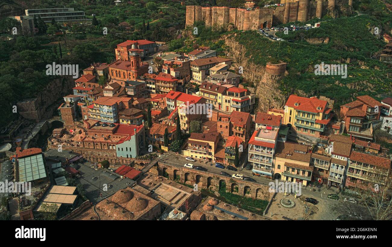 Vue aérienne de la vieille ville de Tbilissi. Plage dynamique élevée. Banque D'Images
