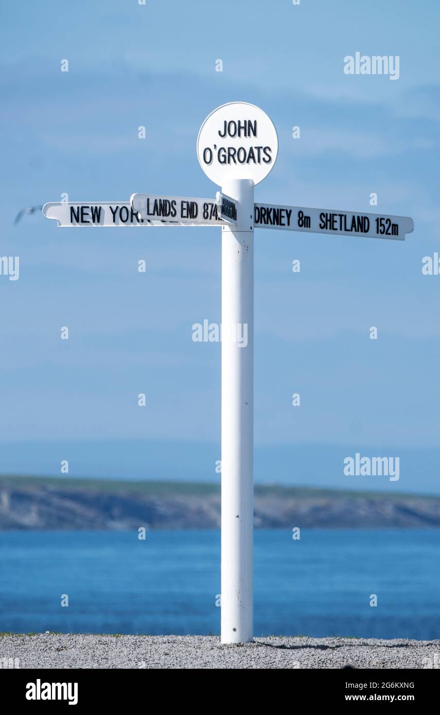 Panneau touristique à John'O Groats, Caithness Ecosse, l'endroit le plus habité au nord du continent britannique. Banque D'Images