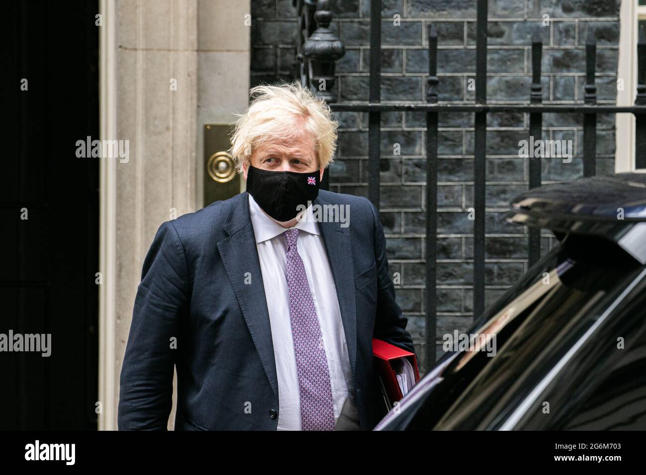 WESTMINSTER LONDRES 7 juillet 2021. Le Premier ministre Boris Johnson portant un masque facial laisse 10 Downing Street pour assister aux questions hebdomadaires DES PREMIERS ministres à la Chambre des communes . Le Premier ministre Boris Jonson avait annoncé des modifications aux règles sur le port de masques sociaux distanciation à partir du 19 juillet, les restrictions sur les coviks étant encore plus assouplies. Credit amer ghazzal/Alamy Live News Banque D'Images