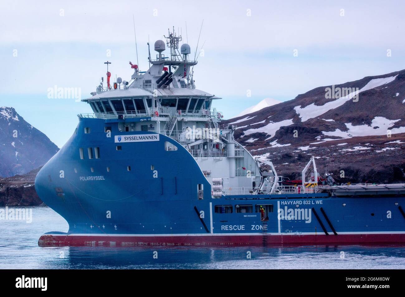 Le navire de recherche et d'étude du gouvernement 'Polarsyssel' à Longyearbyen, Svalbard. Banque D'Images