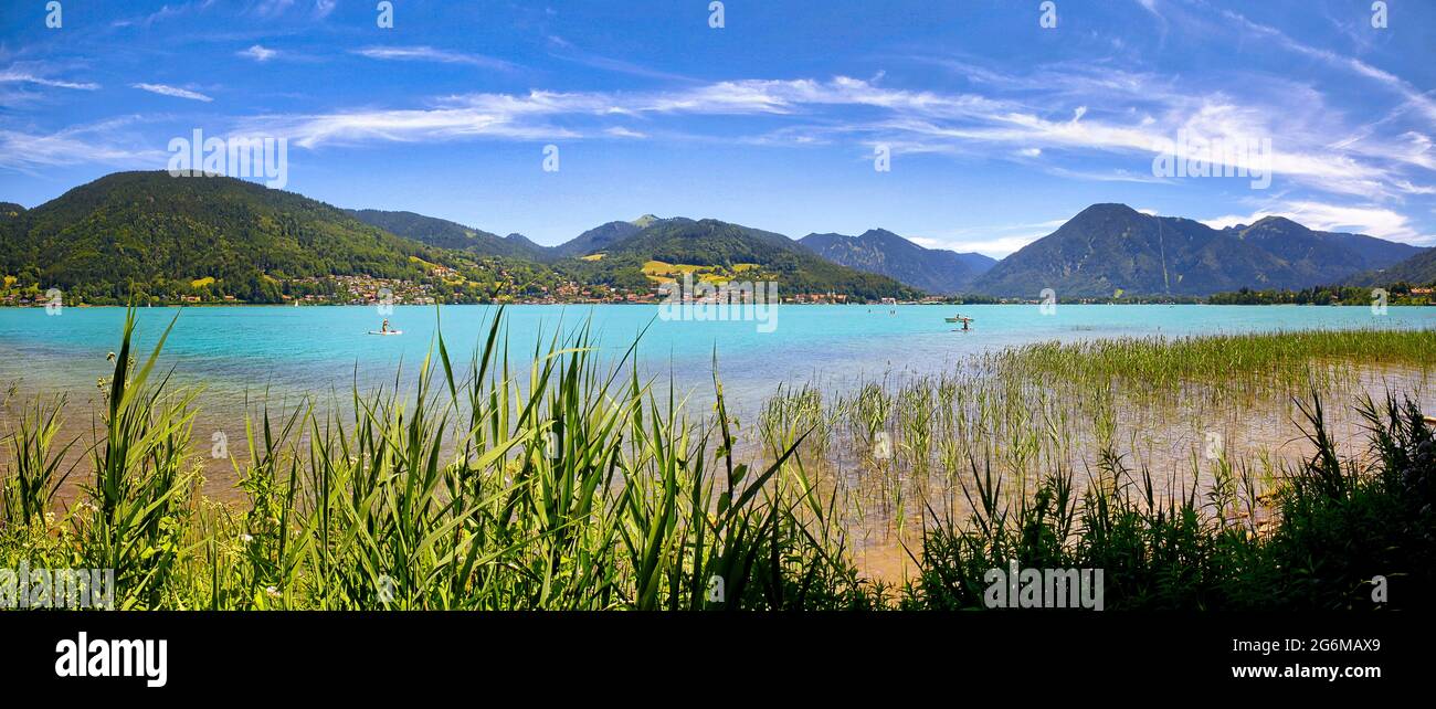 DE - BAVIÈRE: Lac Tegernsee à Bad Wiessee avec montagne Wallberg en arrière-plan (HDR-Photography) Banque D'Images