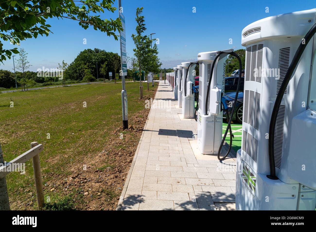 Gridserve Electric Highway, moto Rugby M6, Angleterre Banque D'Images