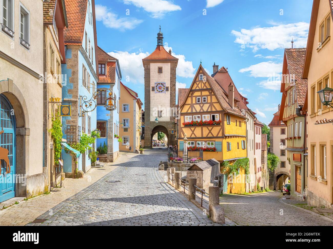Vue pittoresque de la ville médiévale de Rothenburg ob der Tauber par beau soleil, Bavière, Allemagne Banque D'Images