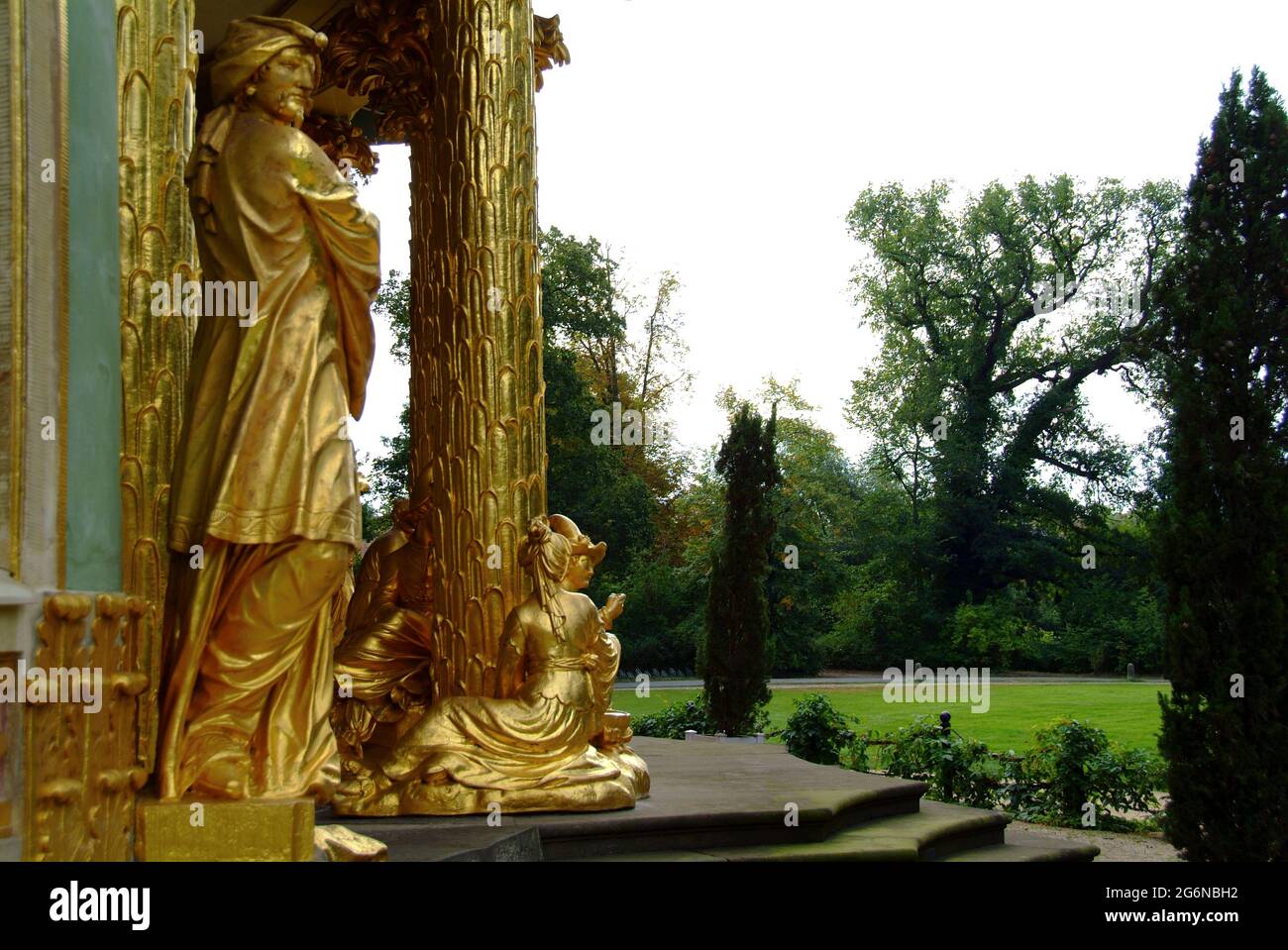 Sculptures des Guildes en face du salon de thé chinois, Park sans souci Banque D'Images