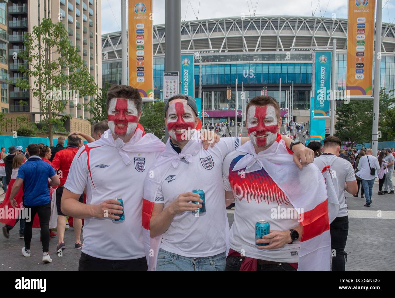 Londres, Royaume-Uni. 07e juillet 2021. Supporters de football avant l'Angleterre contre le Danemark Euro 2020 semi-finale au stade Wembley, Londres, Angleterre le 7 juillet 2021. Photo par Andrew Aleksiejczuk/Prime Media Images. Crédit : Prime Media Images/Alamy Live News Banque D'Images