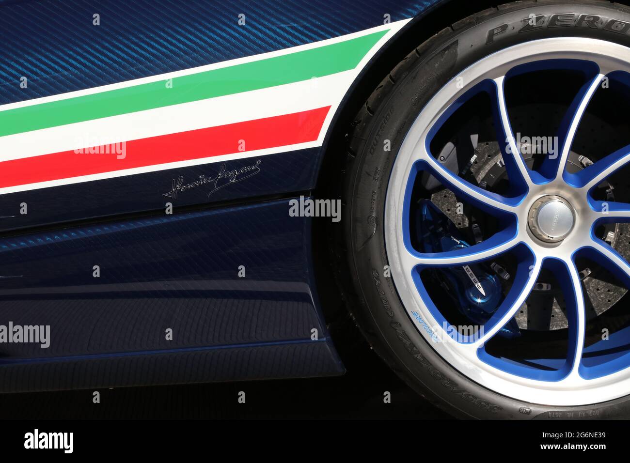 MODÈNE, ITALIE, 1er juillet 2021 - exposition Motor Valley Fest, Pagani Huayra Tricolor super car Wheel detail Banque D'Images