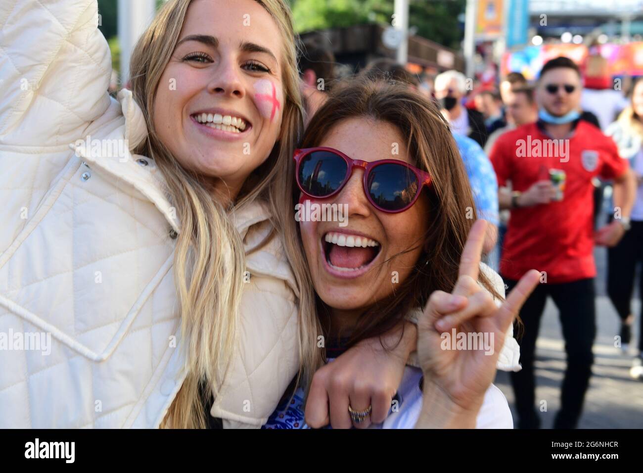 Londres, Royaume-Uni. 07e juillet 2021. Les fans arrivent pour la demi-finale de la coupe d'Europe entre l'Angleterre et le Danemark à Wembley, Angleterre crédit: SPP Sport Press photo. /Alamy Live News Banque D'Images