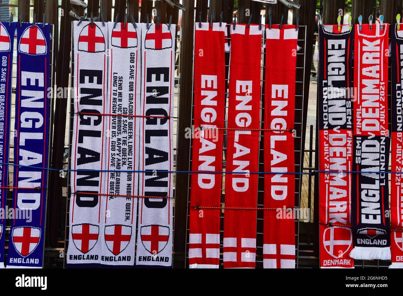 Londres, Royaume-Uni. 07e juillet 2021. Les fans arrivent pour la demi-finale de la coupe d'Europe entre l'Angleterre et le Danemark à Wembley, Angleterre crédit: SPP Sport Press photo. /Alamy Live News Banque D'Images
