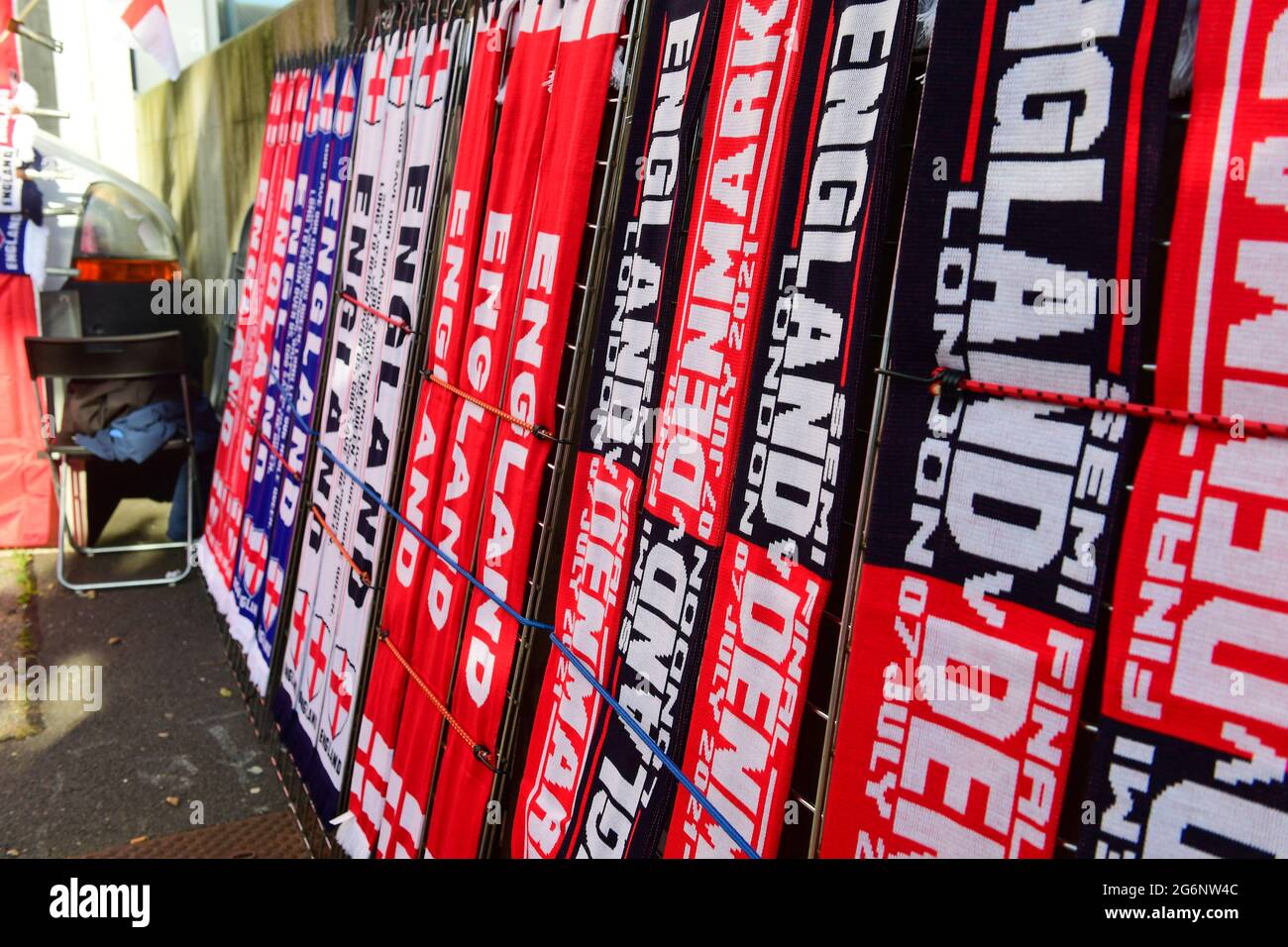 Londres, Royaume-Uni. 07e juillet 2021. Les fans arrivent pour la demi-finale de la coupe d'Europe entre l'Angleterre et le Danemark à Wembley, Angleterre crédit: SPP Sport Press photo. /Alamy Live News Banque D'Images