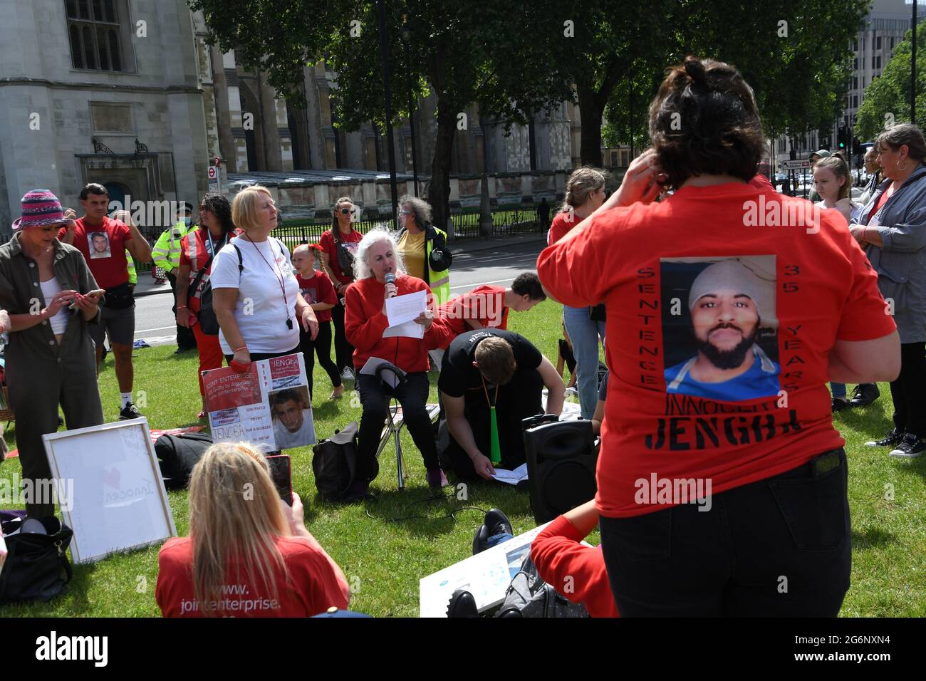 Les Jeunes Enfants Et Leurs Familles Qui Esperent Que Leur Amour Soit Libere De L Incarceration Injuste Reforment Maintenant L Injustice Sur La Place Du Parlement Le 7 Juillet 21 Photo Stock Alamy