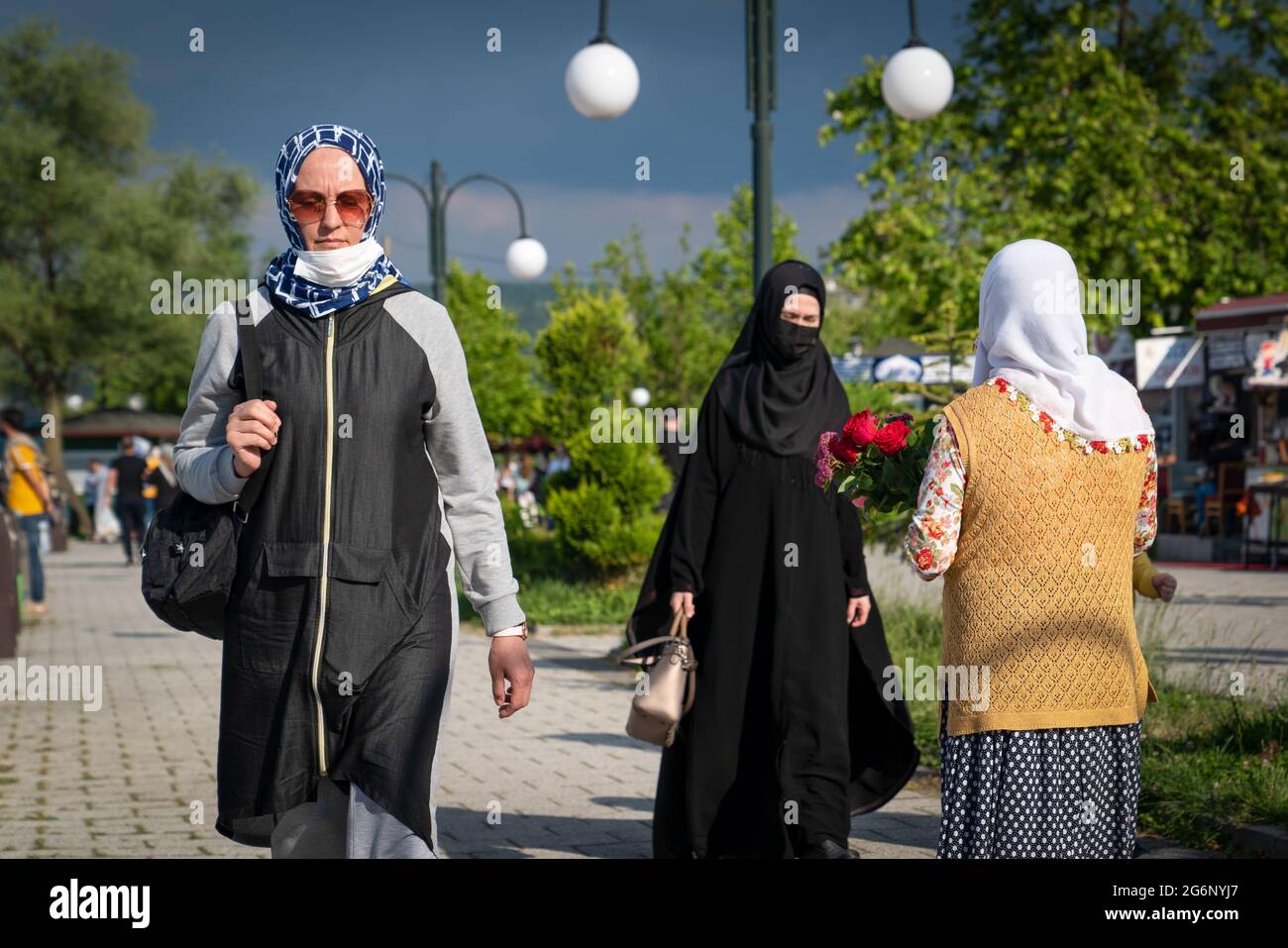 Sakarya, Turquie-juin 5 2021: Les femmes musulmanes portant des vêtements  différents et hijab et vivent en paix Photo Stock - Alamy