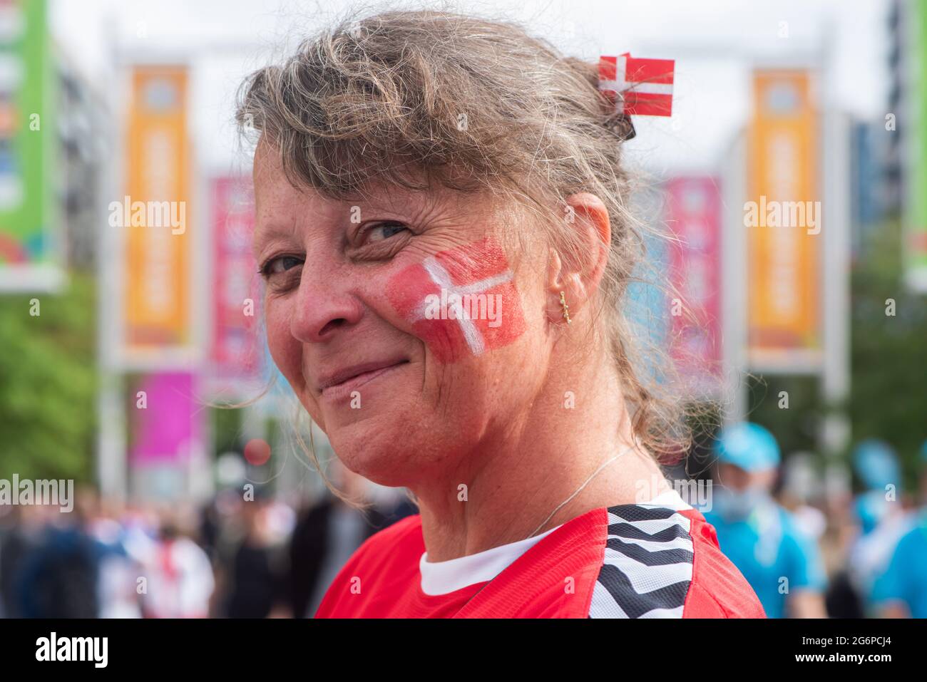 Londres, Royaume-Uni. 7 juillet 2021. Les fans danois se sont réjouis avant le match de semi-finale de l'UEFA Euro 2020 entre l'Angleterre et le Danemark au stade Wembley. Crédit : Michael Tubi/Alay Live News Banque D'Images