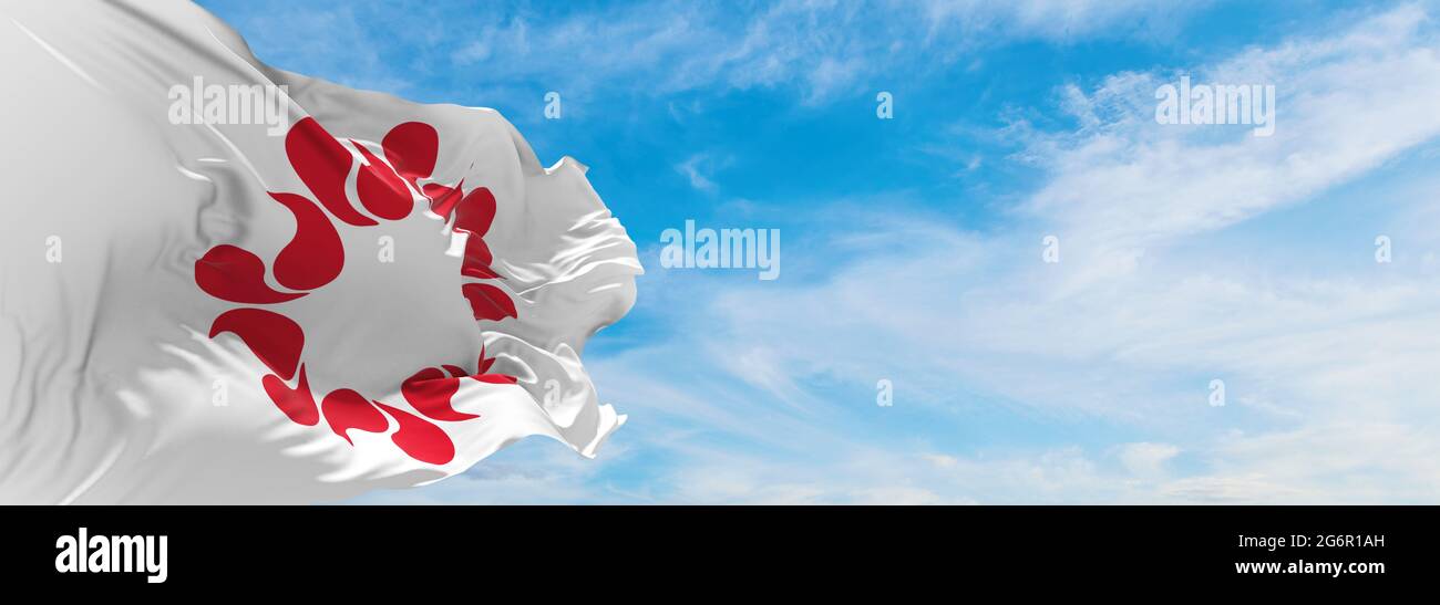 Drapeau officiel de la préfecture de Saitama agitant dans le vent sur des mâts de lumière contre le ciel avec des nuages le jour ensoleillé. Japon concept patriotique. illustration 3d. Banque D'Images