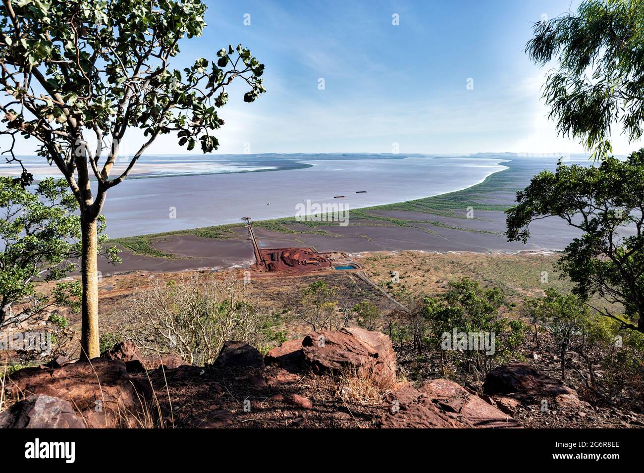 Vue panoramique sur le golfe de Cambridge depuis le point de vue de Five Rivers Lookout, Peak Bastion Range, Wyndham, Australie occidentale, WA, Australie Banque D'Images