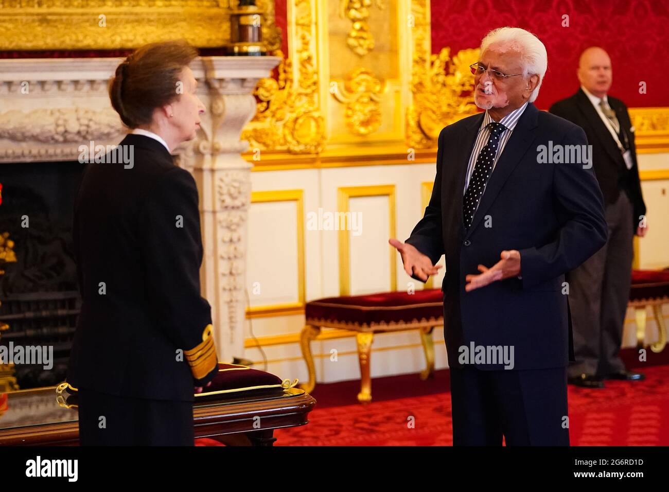 M. Kanti Nagda de Pinner est fait un MBE (membre de l'ordre de l'Empire britannique) par la Princesse Royale au Palais St James à Londres. Date de la photo: Jeudi 8 juillet 2021. Banque D'Images