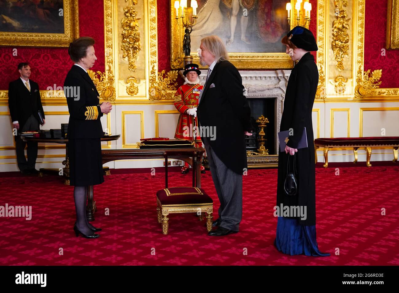 Sir Christopher Hampton, de Londres, est nommé Chevalier Bachelor de l'Empire britannique par la Princesse Royale au Palais St James à Londres. Date de la photo: Jeudi 8 juillet 2021. Banque D'Images