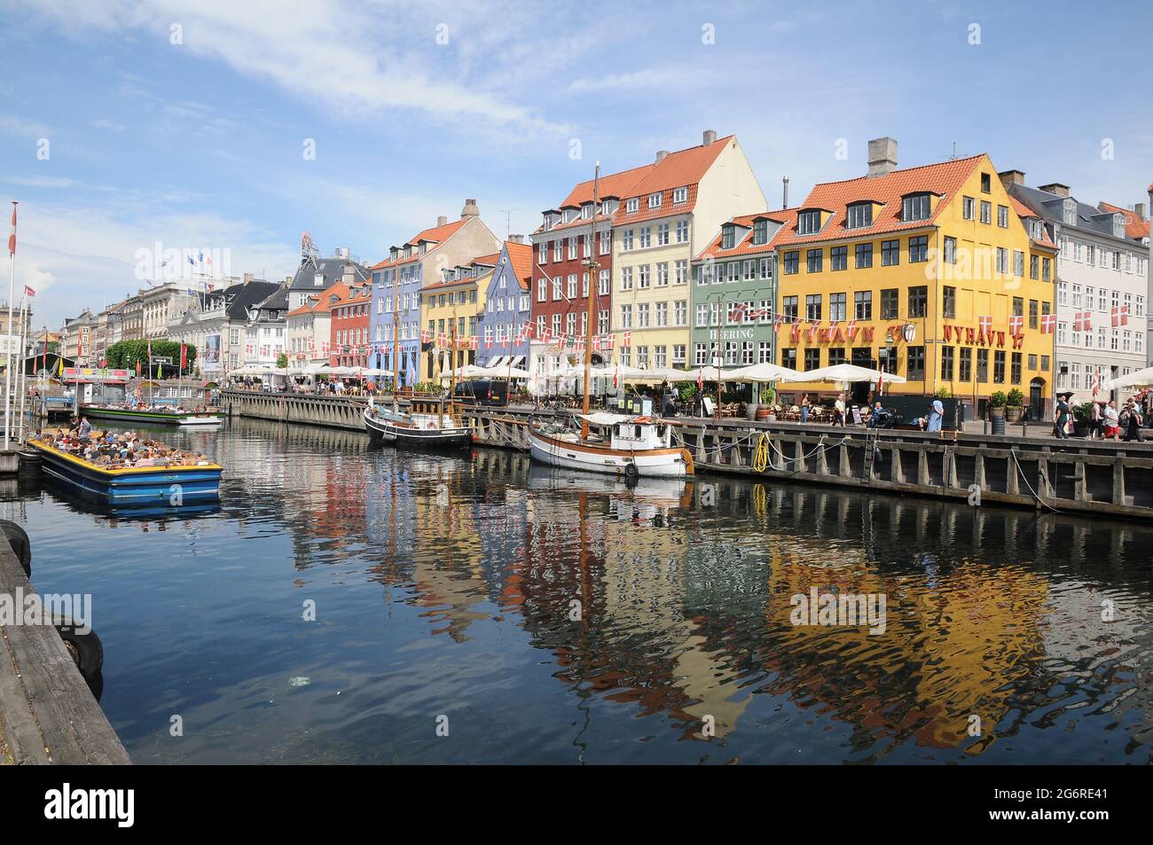 Copenhague, Danemark. 08 juillet 2021, Voyages alimentaires et nourriture et baudins et baudins, crusing et tourisme sur le canal de Nyhavn dans la capitale danoise. (Photo..Francis Banque D'Images