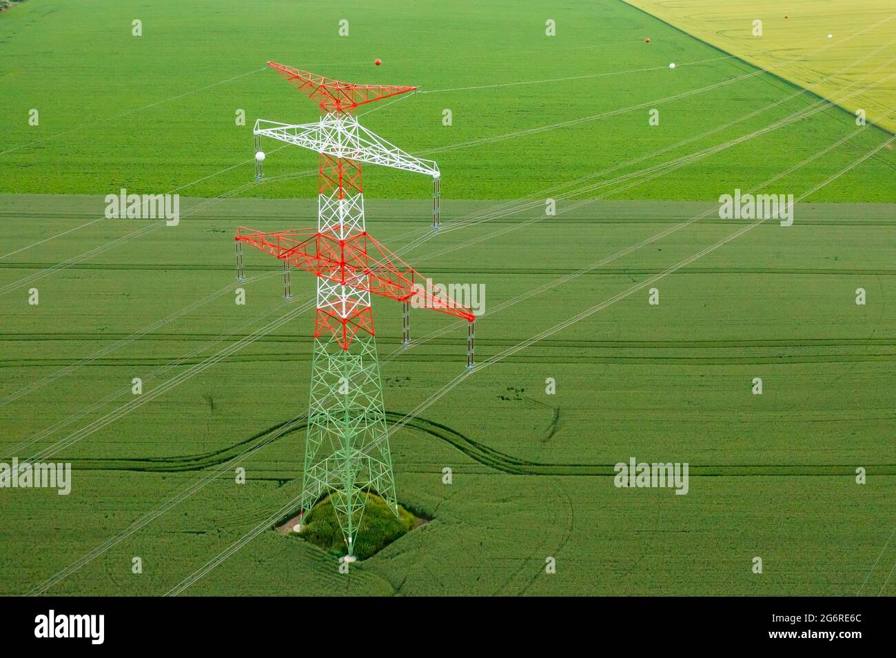 Vue aérienne des lignes de transmission électrique Banque D'Images