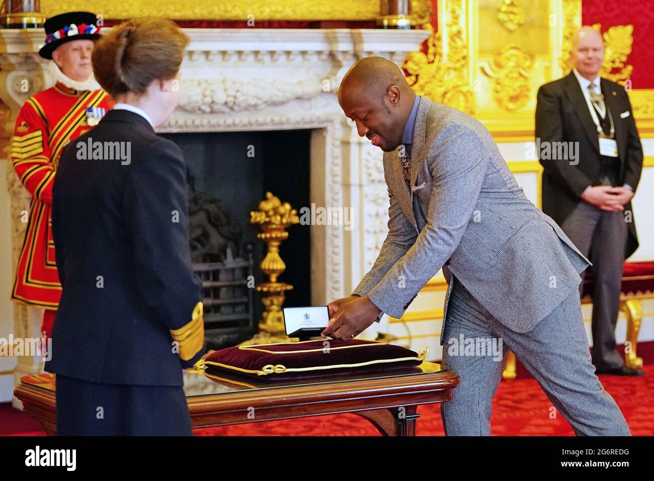 M. Giles Terera de Londres est fait un MBE (membre de l'ordre de l'Empire britannique) par la Princesse Royale au Palais St James à Londres. Date de la photo: Jeudi 8 juillet 2021. Banque D'Images