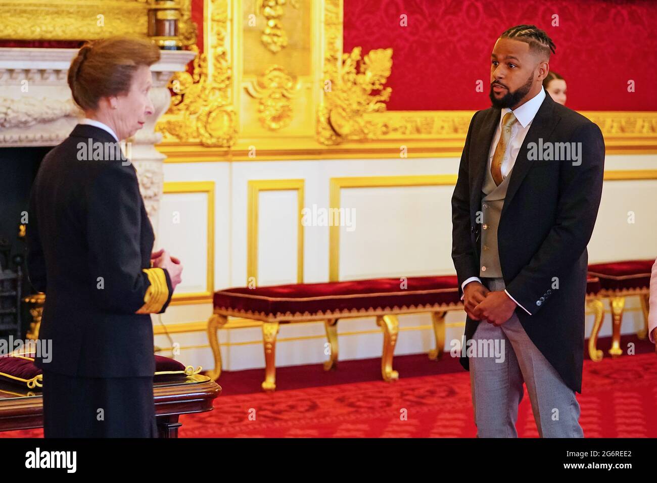 M. Trevor Elliot, de Londres, est fait membre de l'ordre de l'Empire britannique par la princesse Royal au Palais St James à Londres. Date de la photo: Jeudi 8 juillet 2021. Banque D'Images