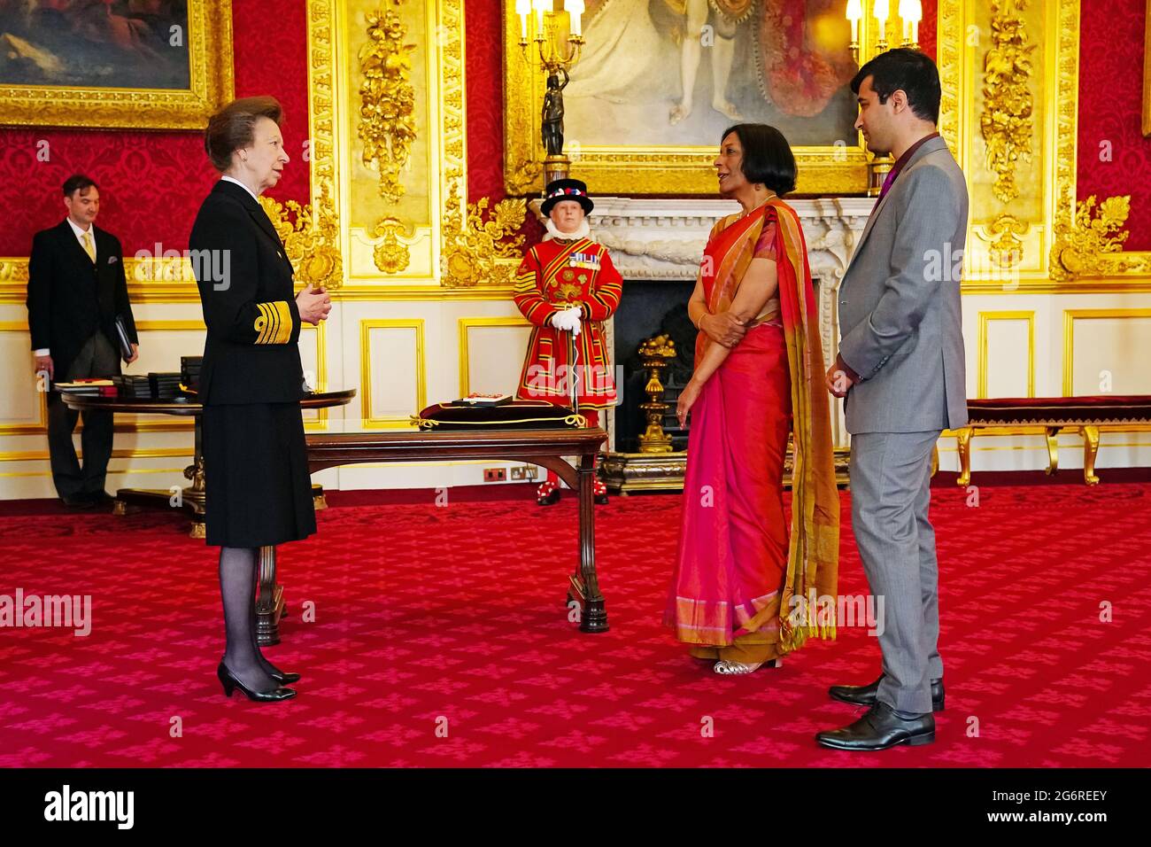 La chorégraphe britannique Shobana Jeyasingh de Londres est constituée en CBE (commandant de l'ordre de l'Empire britannique) par la princesse Royale au Palais St James de Londres. Date de la photo: Jeudi 8 juillet 2021. Banque D'Images