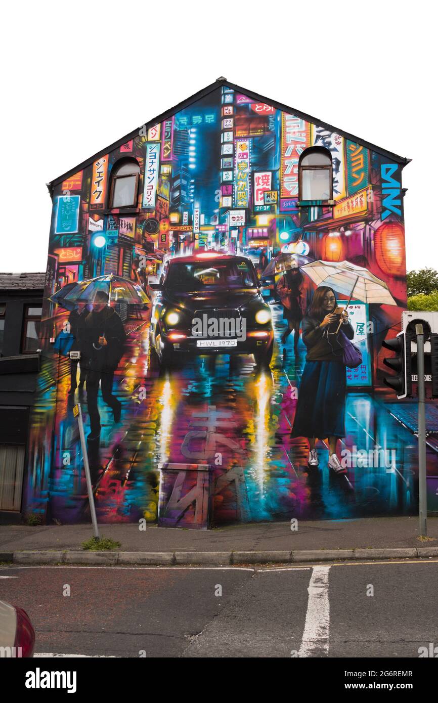 Art mural de taxi noir par Dan Kitchener sur Enfield Street, Belfast 2021 Banque D'Images