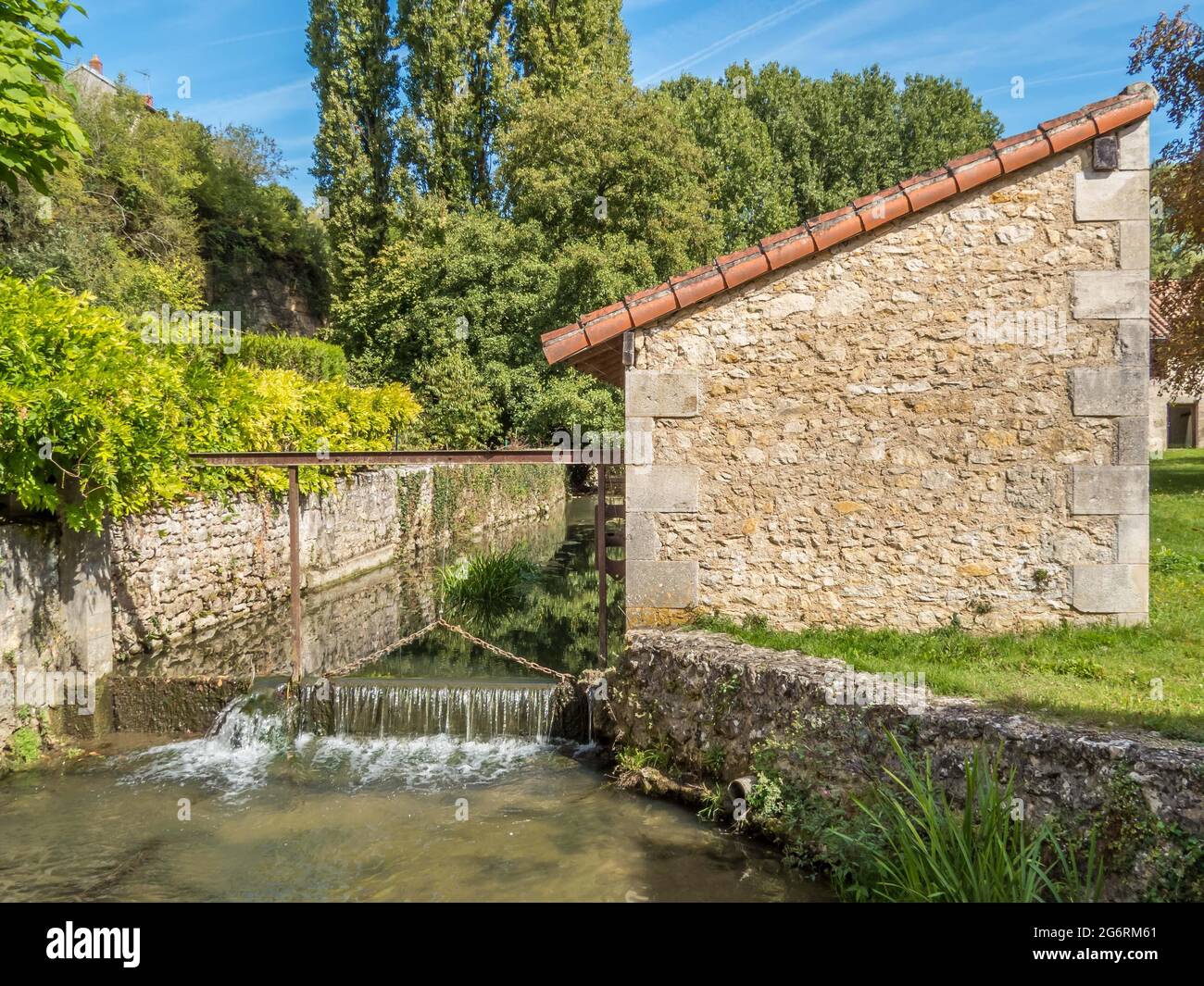 Ancienne maison de lavage à Lussac France Banque D'Images