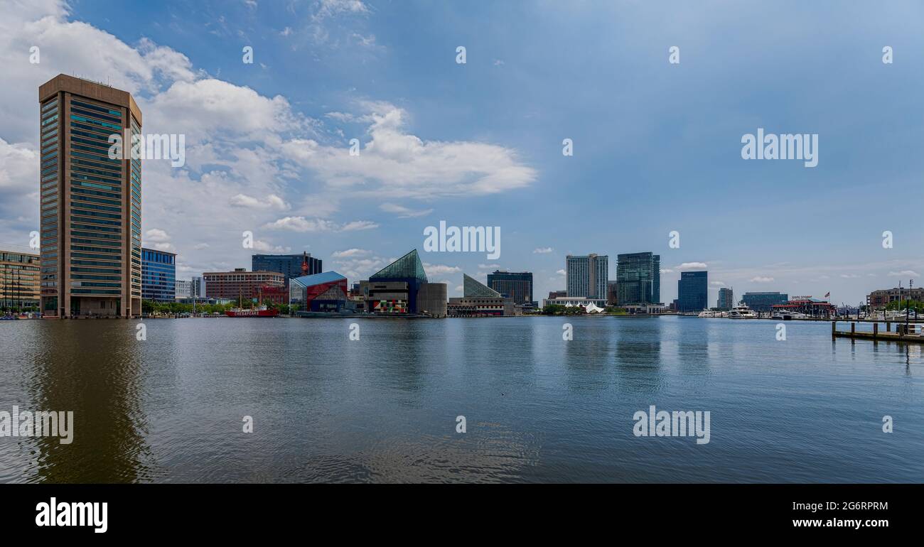Vue sur le port intérieur de Baltimore, rivière Patapsco. Banque D'Images