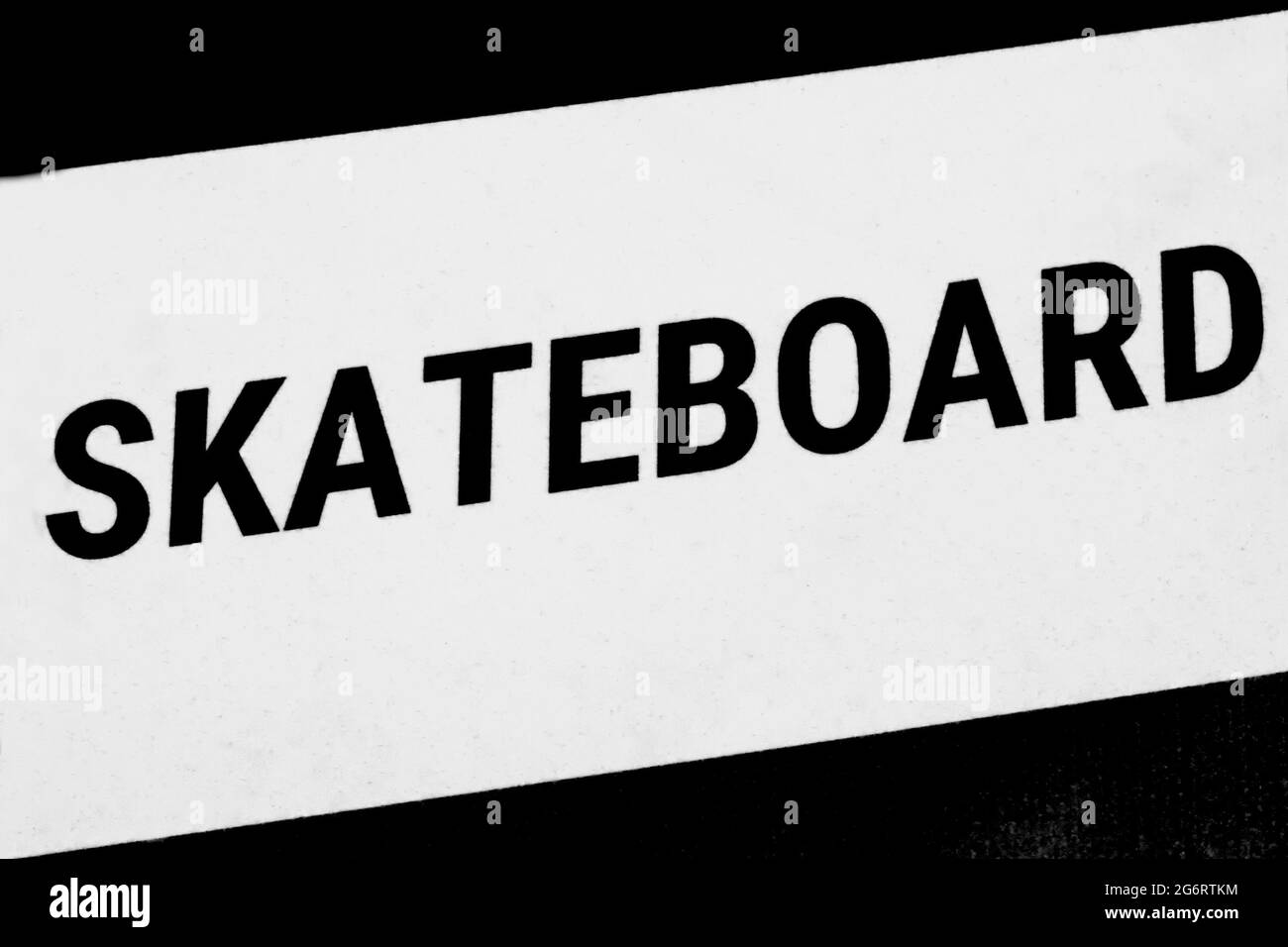 Étiquette indiquant le skateboard - un équipement sportif pour le skateboard. Il s'agit d'un sport d'action qui implique la conduite et la réalisation de tours à l'aide d'un skateboard, Banque D'Images