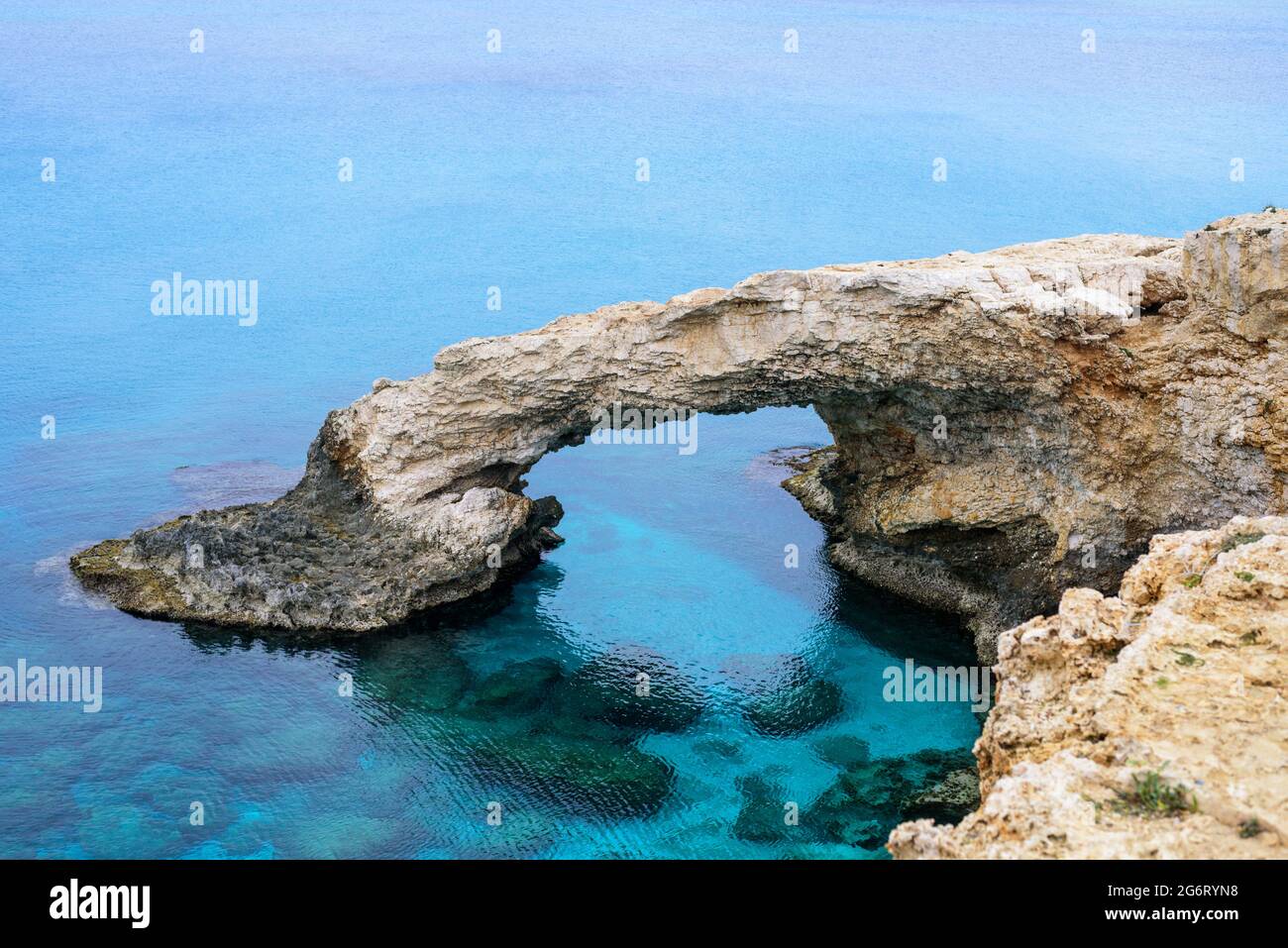 J'adore le pont Ayia Napa Chypre, pas de gens. Eau turquoise propre Banque D'Images